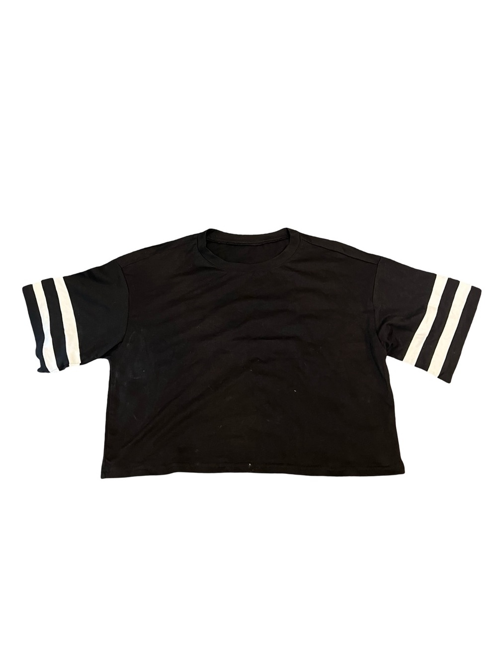 Black and white cropped streetwear top